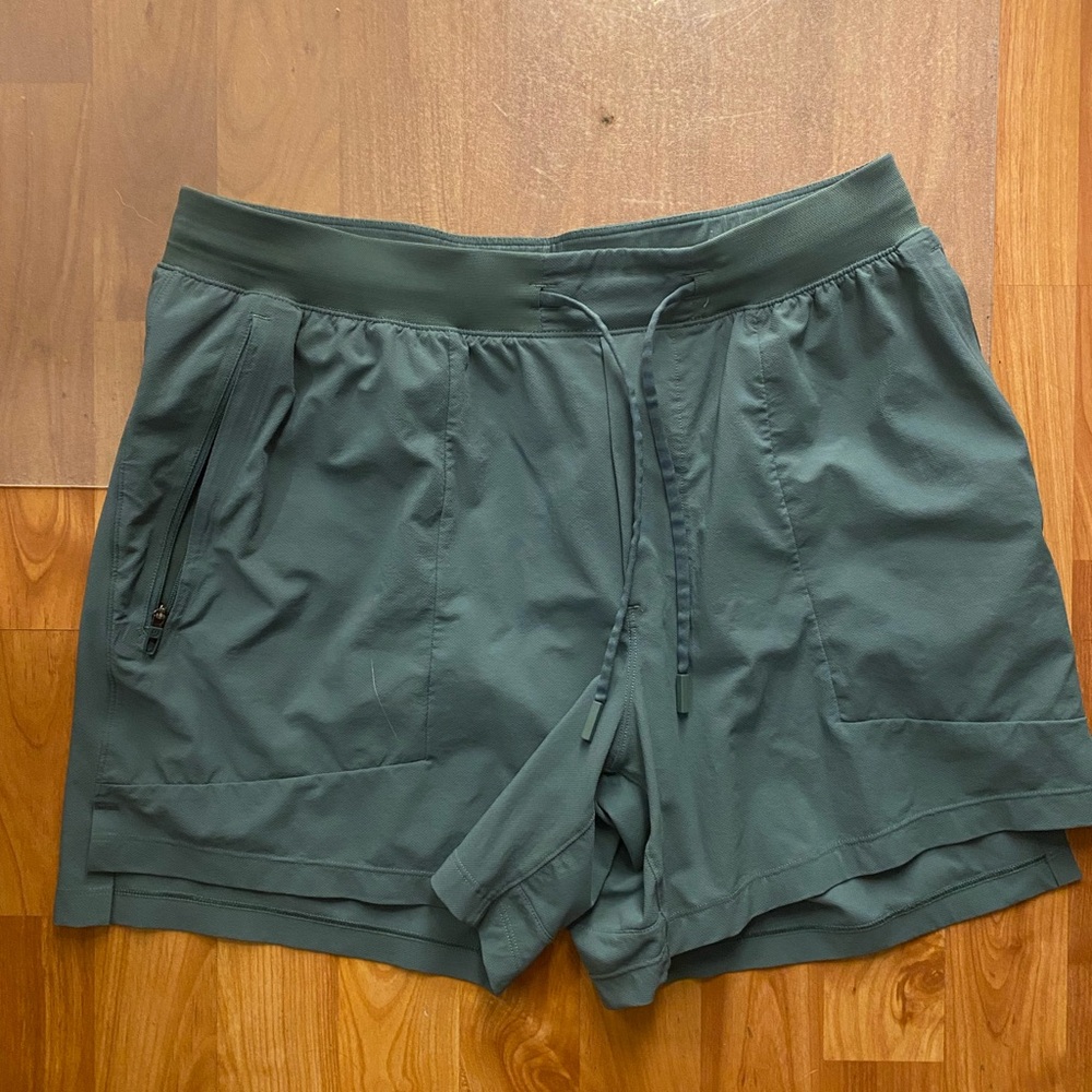 Lululemon license to train 5” shorts